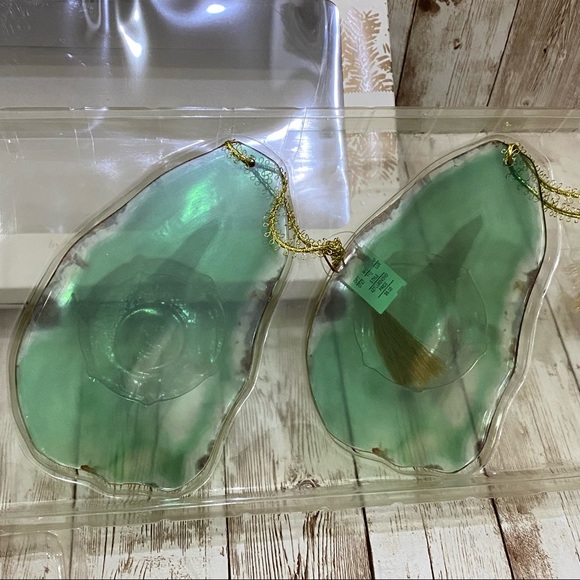 Dillard’s TRIMSETTER 2-pack Faux Agate Slice Large Christmas Ornament - Picture 3 of 10